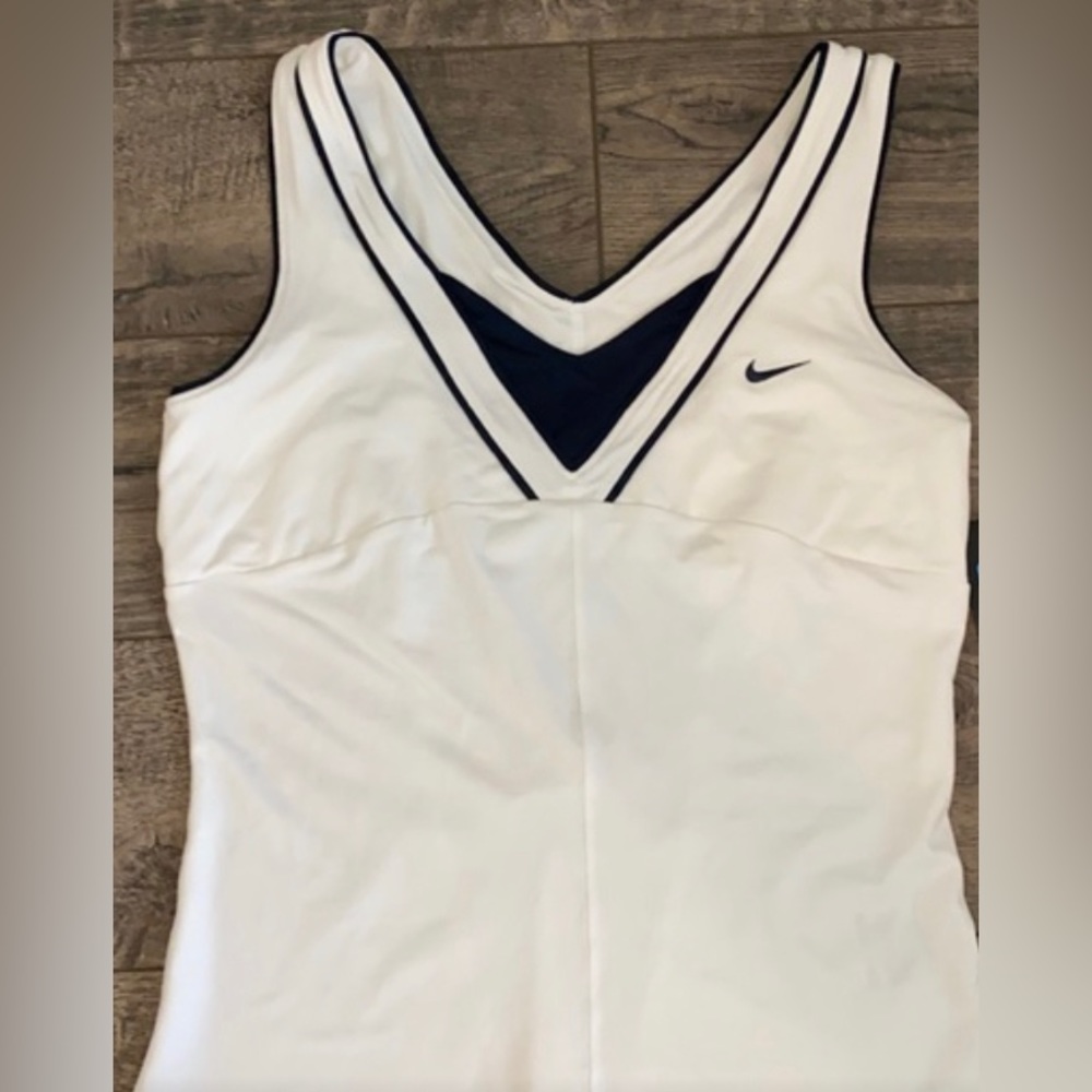 Nike tennis tank size Medium